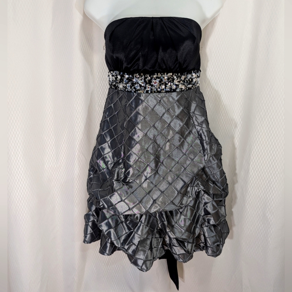 Sequin Hearts Strapless Embellished Short Formal, Black/Grey Metallic, Size 13